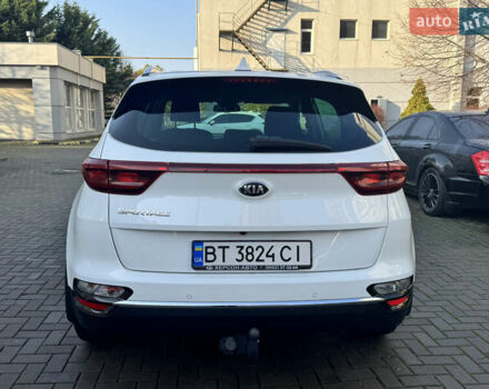 Білий Кіа Sportage, об'ємом двигуна 1.59 л та пробігом 137 тис. км за 16800 $, фото 4 на Automoto.ua