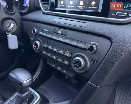 Білий Кіа Sportage, об'ємом двигуна 1.6 л та пробігом 49 тис. км за 18500 $, фото 61 на Automoto.ua
