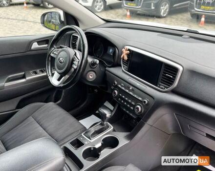 Кіа Sportage 2020 у Мукачеве на Automoto.ua Білий Кіа Sportage, об'ємом двигуна 1.6 л та пробігом 57 тис. км за 20999 $, фото 23 на Automoto.ua