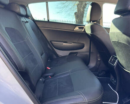 Білий Кіа Sportage, об'ємом двигуна 1.59 л та пробігом 69 тис. км за 17500 $, фото 19 на Automoto.ua