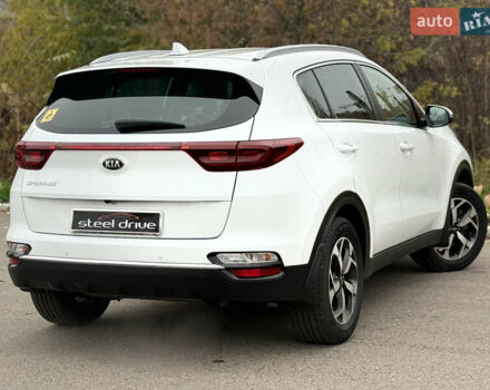 Білий Кіа Sportage, об'ємом двигуна 1.59 л та пробігом 50 тис. км за 17799 $, фото 3 на Automoto.ua