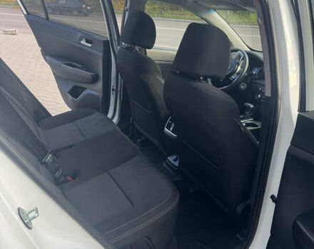 Білий Кіа Sportage, об'ємом двигуна 2.36 л та пробігом 47 тис. км за 17500 $, фото 7 на Automoto.ua