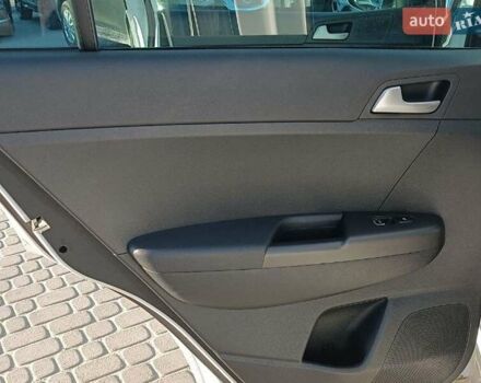 Білий Кіа Sportage, об'ємом двигуна 1.6 л та пробігом 93 тис. км за 18200 $, фото 23 на Automoto.ua