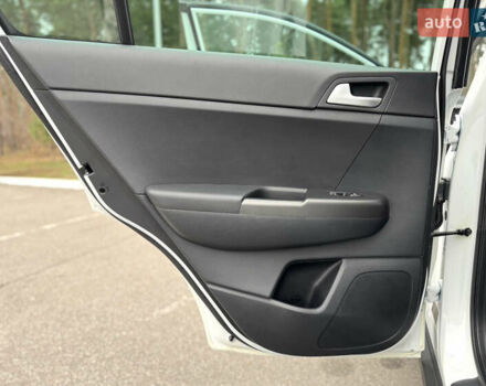 Белый Киа Sportage, объемом двигателя 1.6 л и пробегом 84 тыс. км за 19700 $, фото 32 на Automoto.ua