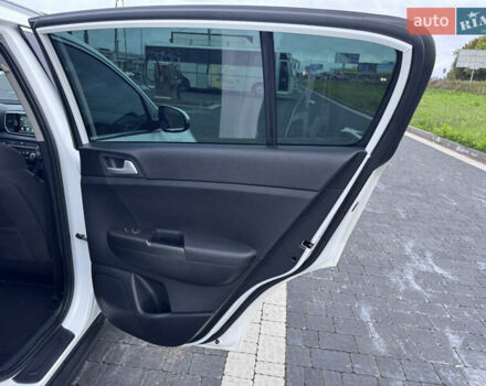 Білий Кіа Sportage, об'ємом двигуна 1.6 л та пробігом 49 тис. км за 18500 $, фото 34 на Automoto.ua