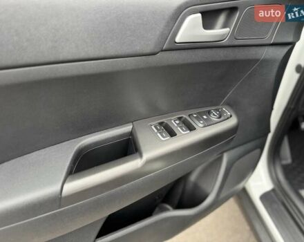 Білий Кіа Sportage, об'ємом двигуна 1.6 л та пробігом 84 тис. км за 20500 $, фото 23 на Automoto.ua