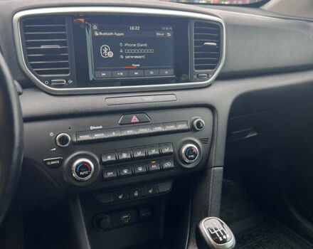 Білий Кіа Sportage, об'ємом двигуна 1.6 л та пробігом 127 тис. км за 18600 $, фото 8 на Automoto.ua