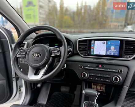 Білий Кіа Sportage, об'ємом двигуна 1.59 л та пробігом 105 тис. км за 17300 $, фото 9 на Automoto.ua