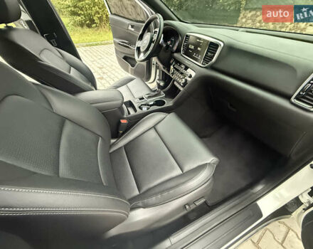 Білий Кіа Sportage, об'ємом двигуна 2 л та пробігом 94 тис. км за 24300 $, фото 6 на Automoto.ua