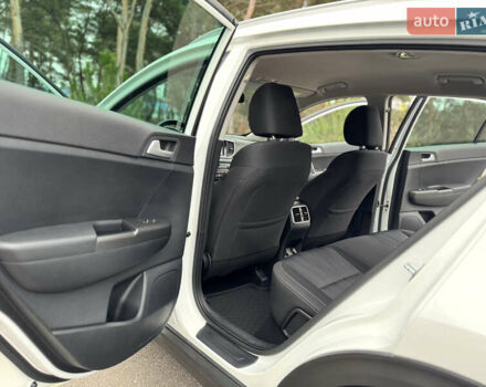 Белый Киа Sportage, объемом двигателя 1.6 л и пробегом 84 тыс. км за 19700 $, фото 31 на Automoto.ua