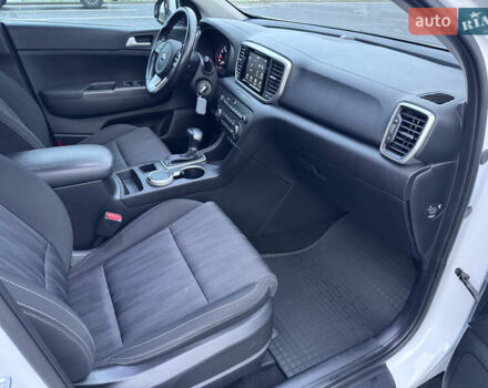 Білий Кіа Sportage, об'ємом двигуна 1.6 л та пробігом 49 тис. км за 18500 $, фото 55 на Automoto.ua