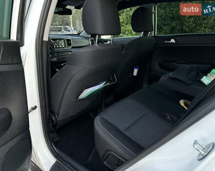 Білий Кіа Sportage, об'ємом двигуна 1.6 л та пробігом 90 тис. км за 23500 $, фото 10 на Automoto.ua