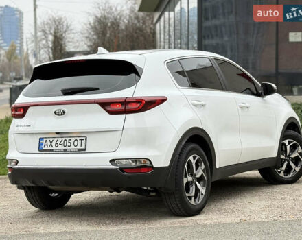 Білий Кіа Sportage, об'ємом двигуна 1.59 л та пробігом 105 тис. км за 17300 $, фото 5 на Automoto.ua