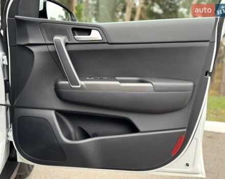 Білий Кіа Sportage, об'ємом двигуна 1.6 л та пробігом 84 тис. км за 20500 $, фото 48 на Automoto.ua