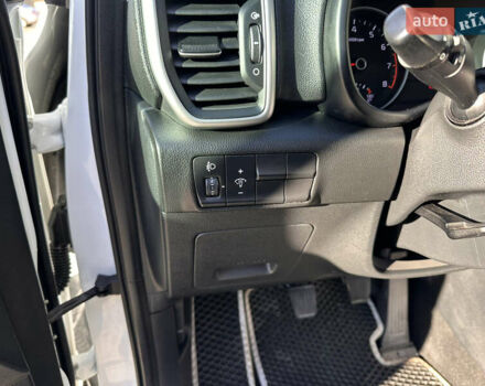Білий Кіа Sportage, об'ємом двигуна 1.59 л та пробігом 69 тис. км за 17500 $, фото 26 на Automoto.ua