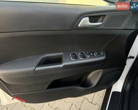 Білий Кіа Sportage, об'ємом двигуна 1.59 л та пробігом 95 тис. км за 19500 $, фото 52 на Automoto.ua