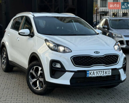 Киа Sportage 2021 в Киеве на Automoto.ua Белый Киа Sportage, объемом двигателя 1.6 л и пробегом 23 тыс. км за 19900 $, фото 1 на Automoto.ua