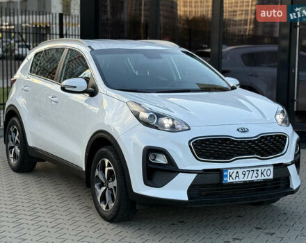 Киа Sportage 2021 в Киеве на Automoto.ua Белый Киа Sportage, объемом двигателя 1.6 л и пробегом 23 тыс. км за 19900 $, фото 2 на Automoto.ua