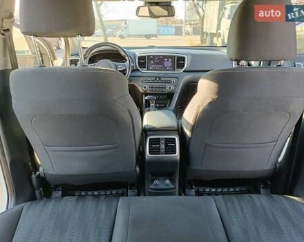 Білий Кіа Sportage, об'ємом двигуна 1.59 л та пробігом 115 тис. км за 16950 $, фото 13 на Automoto.ua