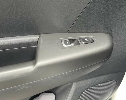 Білий Кіа Sportage, об'ємом двигуна 1.59 л та пробігом 115 тис. км за 16500 $, фото 27 на Automoto.ua