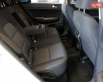 Белый Киа Sportage, объемом двигателя 1.6 л и пробегом 50 тыс. км за 17500 $, фото 33 на Automoto.ua