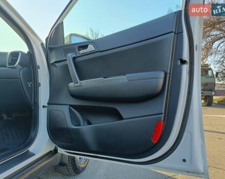 Білий Кіа Sportage, об'ємом двигуна 1.59 л та пробігом 115 тис. км за 16950 $, фото 17 на Automoto.ua