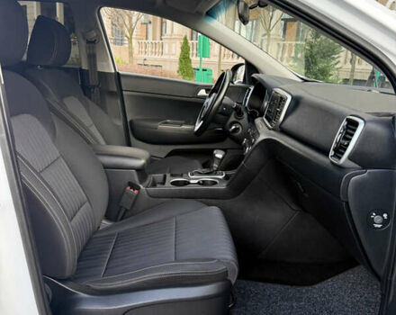 Белый Киа Sportage, объемом двигателя 1.6 л и пробегом 35 тыс. км за 20300 $, фото 23 на Automoto.ua