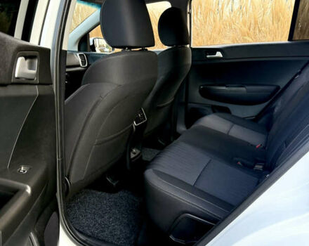 Белый Киа Sportage, объемом двигателя 1.6 л и пробегом 35 тыс. км за 20300 $, фото 31 на Automoto.ua