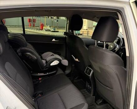 Білий Кіа Sportage, об'ємом двигуна 1.59 л та пробігом 115 тис. км за 16500 $, фото 16 на Automoto.ua