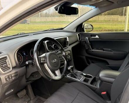 Білий Кіа Sportage, об'ємом двигуна 1.59 л та пробігом 115 тис. км за 16500 $, фото 5 на Automoto.ua