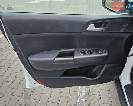 Киа Sportage 2021 в Киеве на Automoto.ua Белый Киа Sportage, объемом двигателя 1.59 л и пробегом 71 тыс. км за 19400 $, фото 9 на Automoto.ua