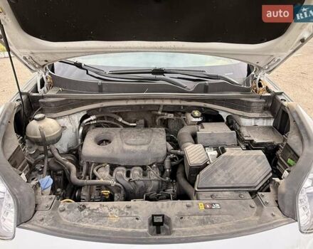 Білий Кіа Sportage, об'ємом двигуна 1.59 л та пробігом 115 тис. км за 16500 $, фото 31 на Automoto.ua