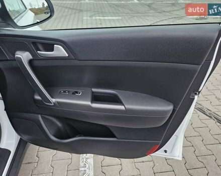 Киа Sportage 2021 в Киеве на Automoto.ua Белый Киа Sportage, объемом двигателя 1.59 л и пробегом 71 тыс. км за 19400 $, фото 16 на Automoto.ua