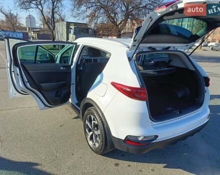 Білий Кіа Sportage, об'ємом двигуна 1.59 л та пробігом 115 тис. км за 16950 $, фото 7 на Automoto.ua