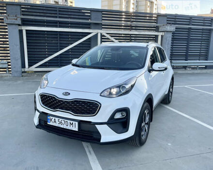 Білий Кіа Sportage, об'ємом двигуна 1.59 л та пробігом 30 тис. км за 21900 $, фото 1 на Automoto.ua