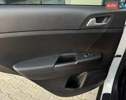 Білий Кіа Sportage, об'ємом двигуна 1.59 л та пробігом 95 тис. км за 19500 $, фото 54 на Automoto.ua