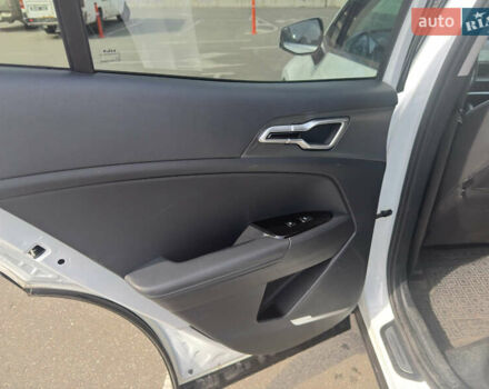 Білий Кіа Sportage, об'ємом двигуна 1.6 л та пробігом 47 тис. км за 30000 $, фото 8 на Automoto.ua