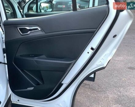 Белый Киа Sportage, объемом двигателя 2 л и пробегом 13 тыс. км за 28290 $, фото 38 на Automoto.ua