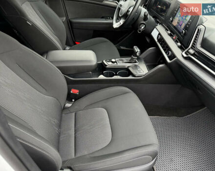 Киа Sportage 2023 в Киеве на Automoto.ua Белый Киа Sportage, объемом двигателя 2 л и пробегом 27 тыс. км за 27950 $, фото 36 на Automoto.ua