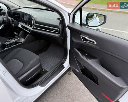 Киа Sportage 2023 в Киеве на Automoto.ua Белый Киа Sportage, объемом двигателя 2 л и пробегом 27 тыс. км за 27950 $, фото 34 на Automoto.ua