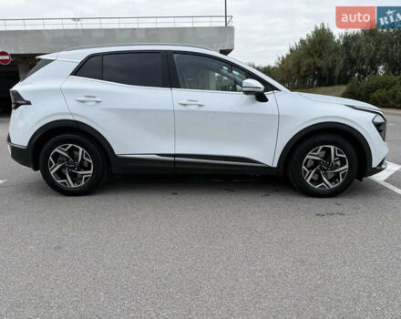 Киа Sportage 2023 в Киеве на Automoto.ua Белый Киа Sportage, объемом двигателя 2 л и пробегом 27 тыс. км за 27950 $, фото 8 на Automoto.ua