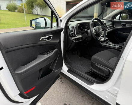 Киа Sportage 2023 в Киеве на Automoto.ua Белый Киа Sportage, объемом двигателя 2 л и пробегом 27 тыс. км за 27950 $, фото 14 на Automoto.ua