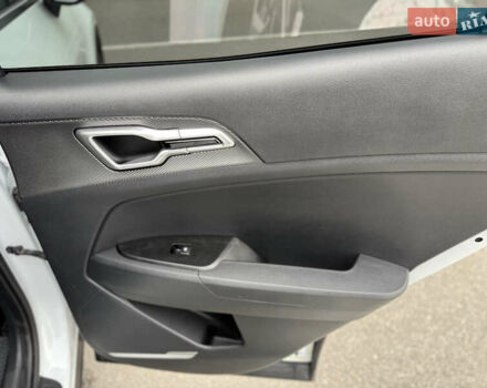 Киа Sportage 2023 в Киеве на Automoto.ua Белый Киа Sportage, объемом двигателя 2 л и пробегом 27 тыс. км за 27950 $, фото 32 на Automoto.ua