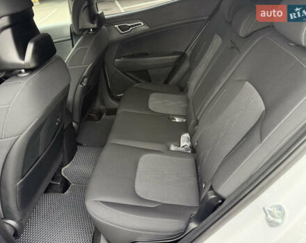 Киа Sportage 2023 в Киеве на Automoto.ua Белый Киа Sportage, объемом двигателя 2 л и пробегом 27 тыс. км за 27950 $, фото 26 на Automoto.ua