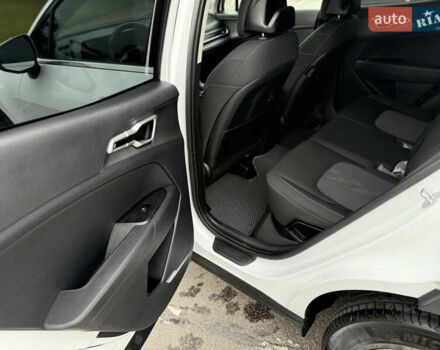 Білий Кіа Sportage, об'ємом двигуна 2 л та пробігом 27 тис. км за 27955 $, фото 25 на Automoto.ua