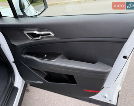 Киа Sportage 2023 в Киеве на Automoto.ua Белый Киа Sportage, объемом двигателя 2 л и пробегом 27 тыс. км за 27950 $, фото 35 на Automoto.ua