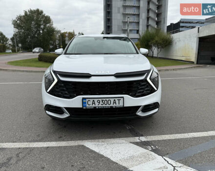 Киа Sportage 2023 в Киеве на Automoto.ua Белый Киа Sportage, объемом двигателя 2 л и пробегом 27 тыс. км за 27950 $, фото 1 на Automoto.ua