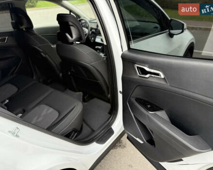 Киа Sportage 2023 в Киеве на Automoto.ua Белый Киа Sportage, объемом двигателя 2 л и пробегом 27 тыс. км за 27950 $, фото 30 на Automoto.ua