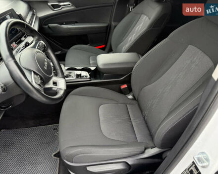 Киа Sportage 2023 в Киеве на Automoto.ua Белый Киа Sportage, объемом двигателя 2 л и пробегом 27 тыс. км за 27950 $, фото 16 на Automoto.ua