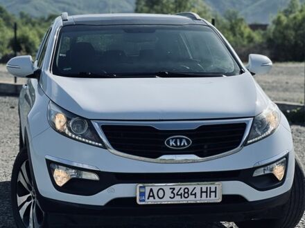 Белый Киа Sportage, объемом двигателя 2 л и пробегом 211 тыс. км за 12000 $, фото 1 на Automoto.ua